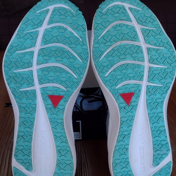 Nike Women's Winflo 7 Shield Running Shoes Size 8 - Picture 7 of 9